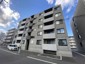 カレラ山鼻南外観写真