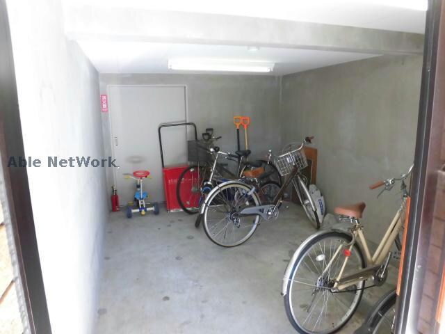 物件外観写真9　(屋内駐輪場無料)