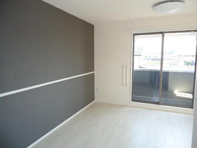 物件内観写真4　(広々10.5帖)