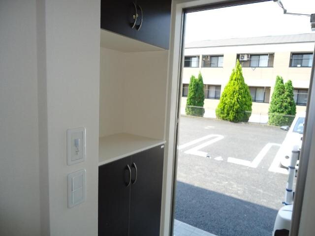 物件内観写真8　(玄関)