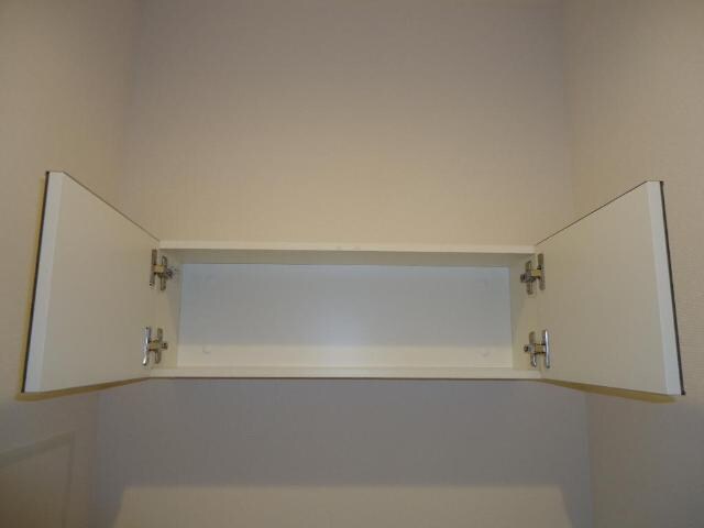 物件内観写真20　(トイレ収納)