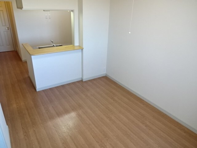 物件内観写真4　(リビング)