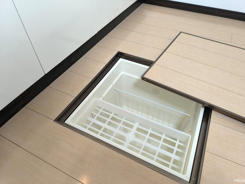 物件内観写真23　(キッチン床下収納)