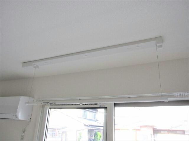 物件内観写真14　(室内物干し)