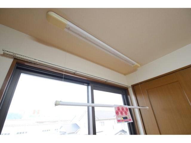 物件内観写真14　(室内物干し)