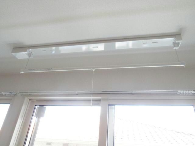 物件内観写真13　(室内物干し)