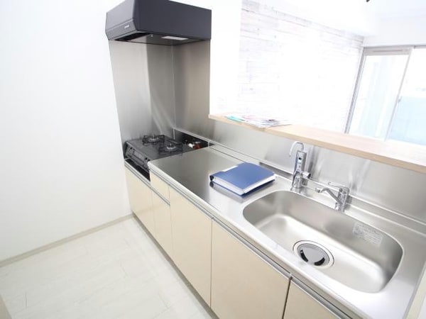 キッチン(※ﾓﾃﾞﾙ写真・床：ベージュ/建具：ホワイト)