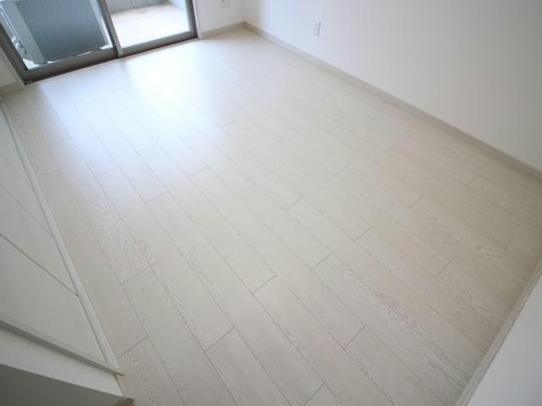 居室(※ﾓﾃﾞﾙ写真・床：ベージュ/建具：ホワイト)