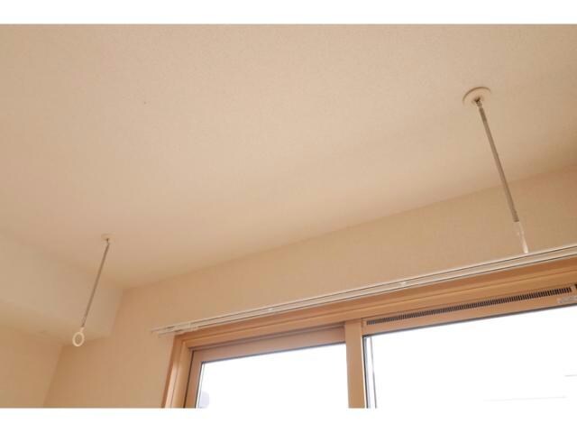 物件内観写真12　(室内物干し)
