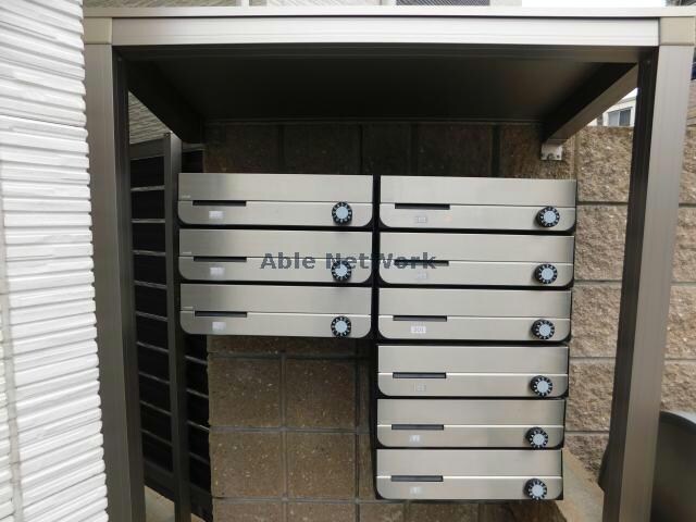 物件外観写真4　(集合ポスト)