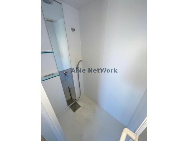 物件内観写真8　(手洗い付ユニットバスがついています。)