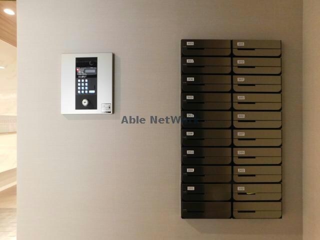 物件外観写真6　(オートロック・集合ポスト)