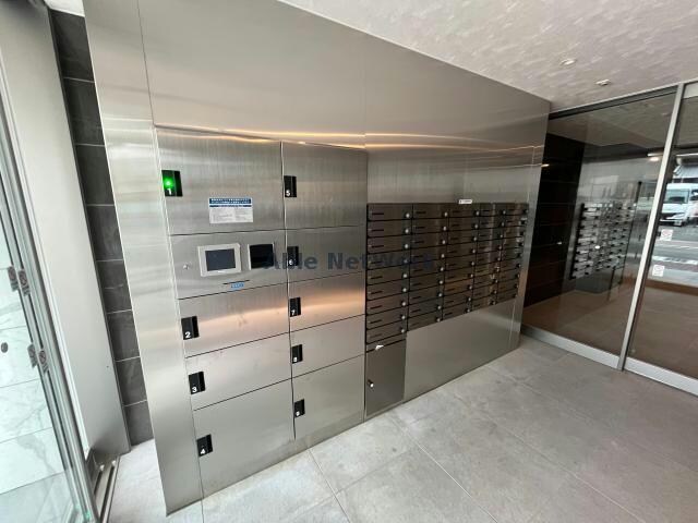 物件外観写真5　(集合ポスト&宅配ボックス)