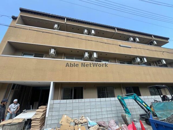 建築中