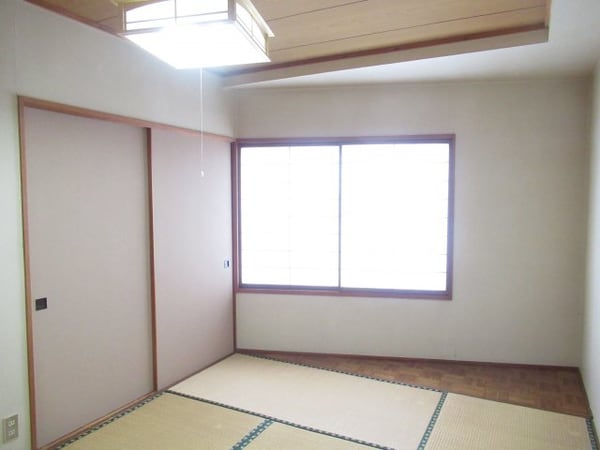 和室(落ち着いた雰囲気の和室付きです)
