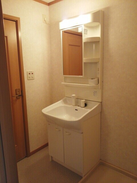 物件内観写真8　(洗面所)