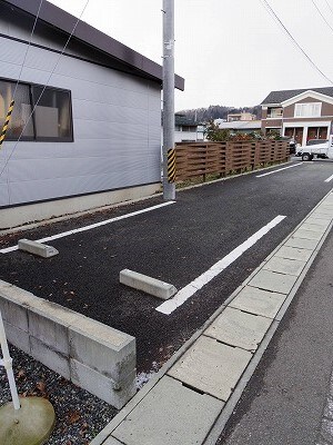 物件外観写真2　(駐車場)
