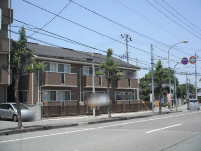 ファミーユあずま