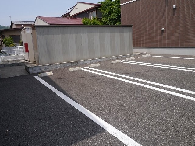 物件外観写真2　(駐車場)