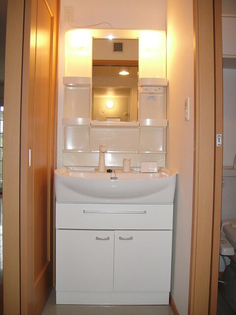 物件内観写真9　(洗面所)