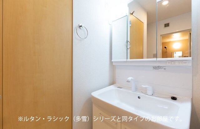 物件内観写真6　(洗面所)