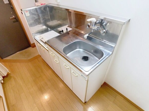 キッチン(コンパクトなキッチンで掃除もラクラク)