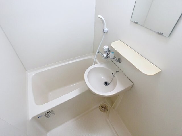 物件内観写真6　(コンパクトで使いやすいお風呂です)