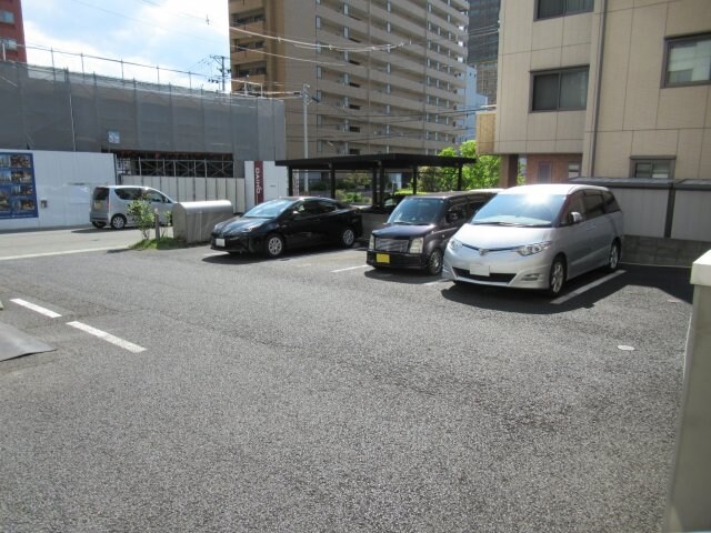 物件外観写真3　(駐車場です)