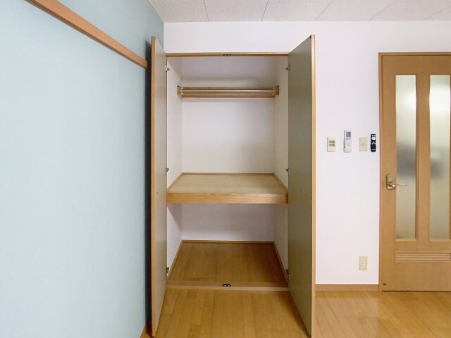 物件内観写真13　(大きなスペースがあり、収納には困りません)