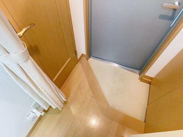 物件内観写真16　(収納もある玄関です)