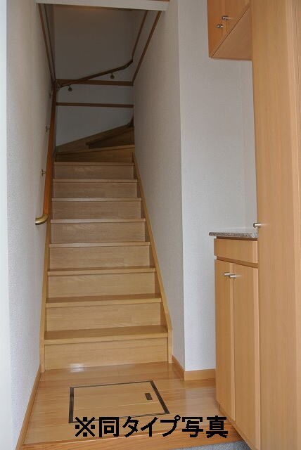 物件内観写真7　(玄関)