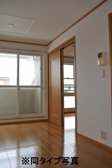 物件内観写真10　(居室・リビング)