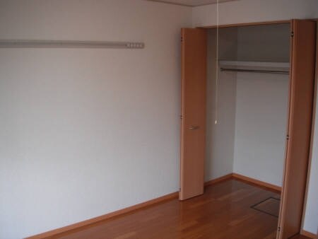 物件内観写真4　(イミグラント クローバー105洋室)