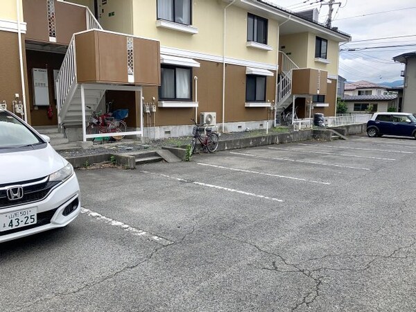 駐車場(駐車スペースもあります)