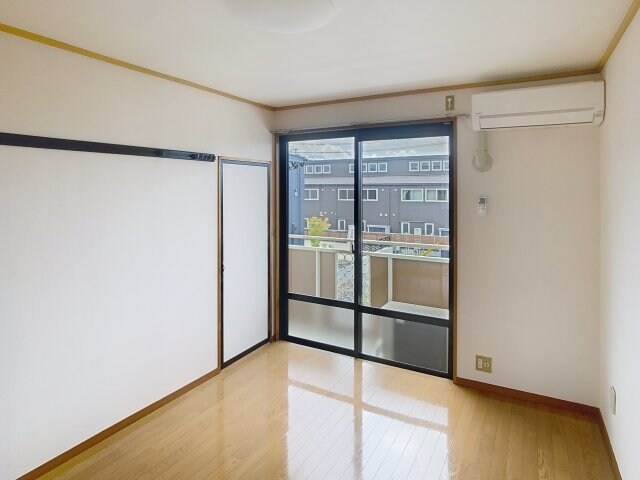 物件内観写真6　(使い勝手のいい洋室です)