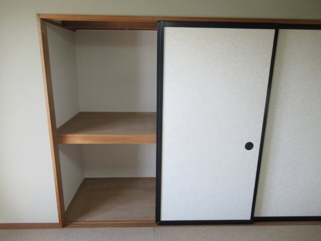物件内観写真14　(たっぷりとした収納スペースです)