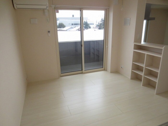 物件内観写真2　(居室・リビング)