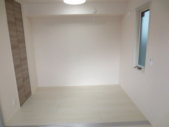 物件内観写真5　(洋室)