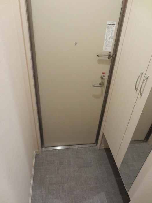 物件内観写真9　(玄関（内側）)