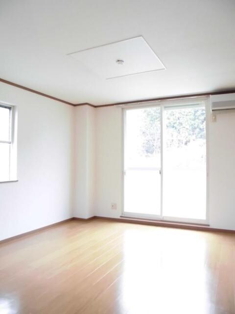 物件内観写真4　(居室・リビング)