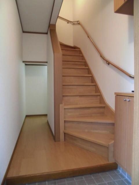 物件内観写真12　(玄関)