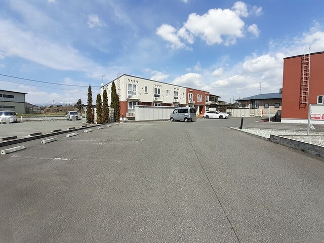 物件外観写真2　(駐車場)