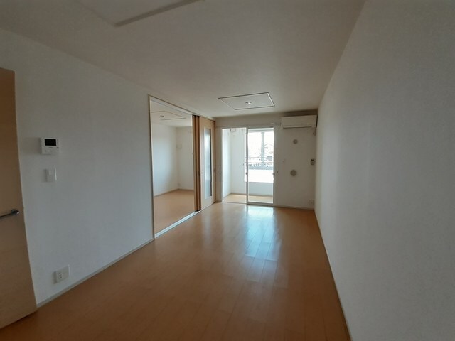 物件内観写真4　(居室・リビング)