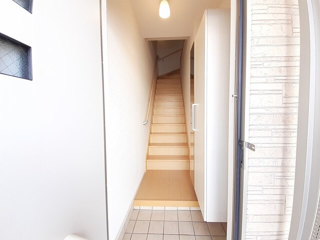 物件内観写真12　(玄関)