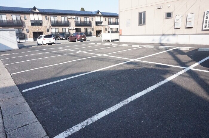物件外観写真2　(駐車場)