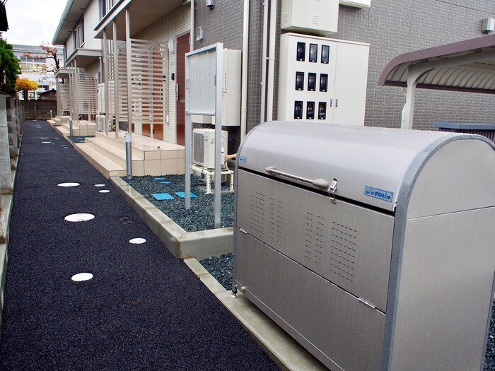 物件内観写真15　(ゴミ置き場・共用通路)