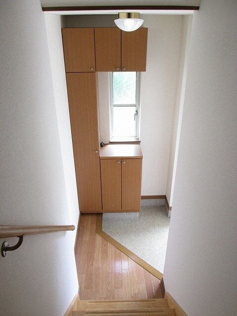 物件内観写真6　(玄関)