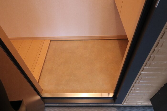 物件内観写真10　(玄関)