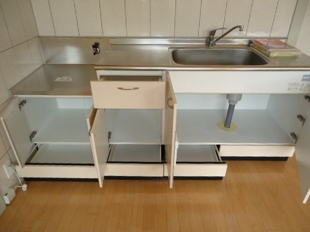 物件内観写真13　(キッチン収納)