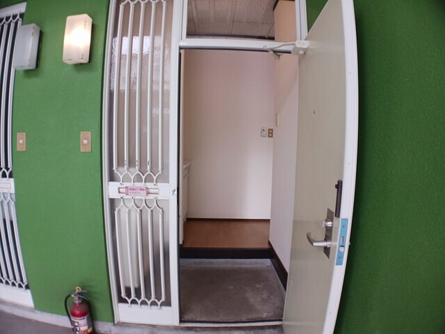 物件内観写真12　(玄関)